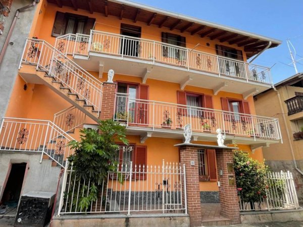 casa indipendente in vendita a Varallo Pombia
