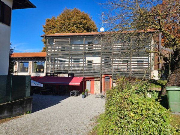 casa indipendente in vendita a Varallo Pombia