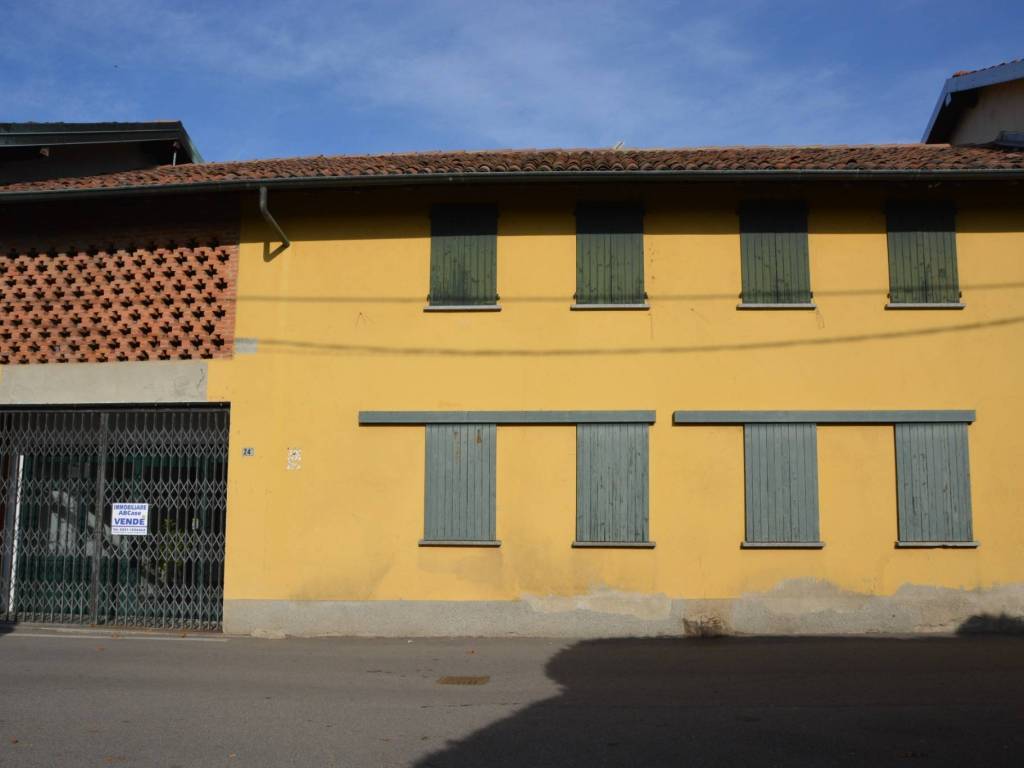 negozio in vendita a Varallo Pombia
