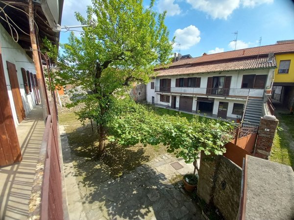 casa indipendente in vendita a Varallo Pombia
