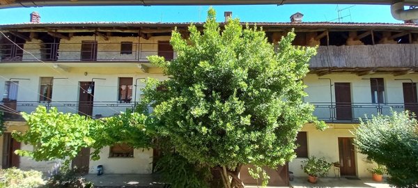 casale in vendita a Varallo Pombia