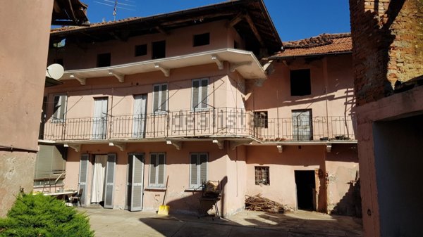 casale in vendita a Varallo Pombia