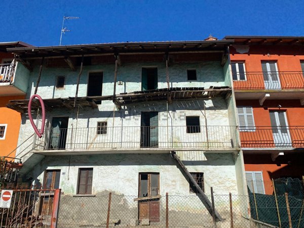 casa indipendente in vendita a Varallo Pombia