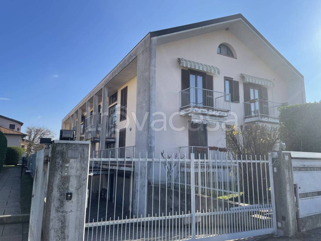 appartamento in vendita a Varallo Pombia