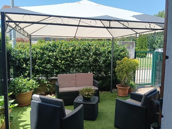 casa indipendente in vendita a Varallo Pombia