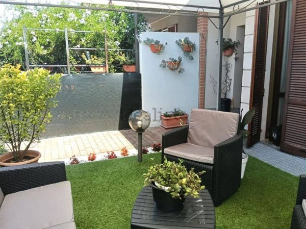 casa indipendente in vendita a Varallo Pombia