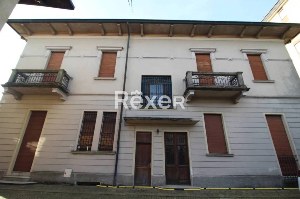 casa indipendente in vendita a Varallo Pombia