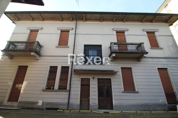 casa indipendente in vendita a Varallo Pombia