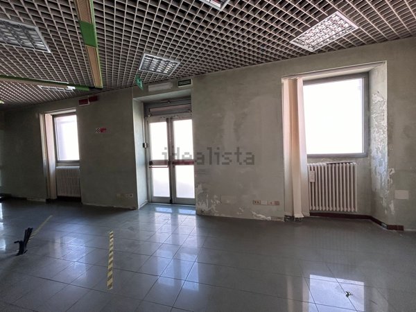 locale commerciale in vendita a Varallo Pombia