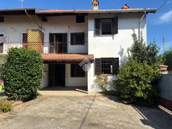 casa indipendente in vendita a Varallo Pombia