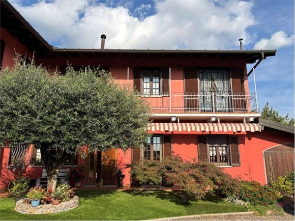 casa indipendente in vendita a Varallo Pombia