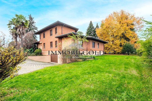 casa indipendente in vendita a Varallo Pombia