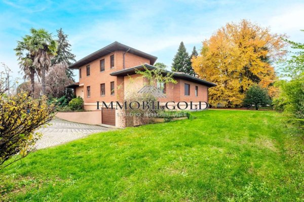 casa indipendente in vendita a Varallo Pombia