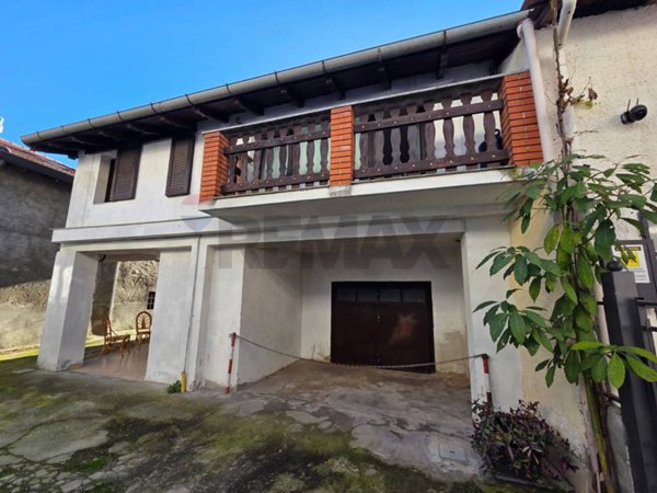casa indipendente in vendita a Varallo Pombia