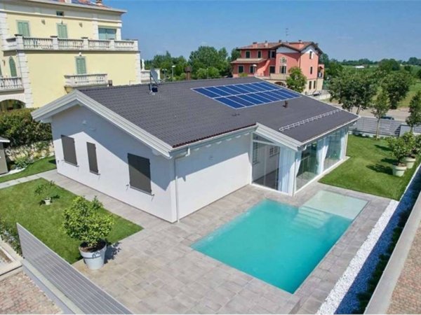 casa indipendente in vendita a Varallo Pombia