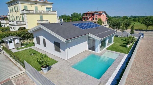 casa indipendente in vendita a Varallo Pombia