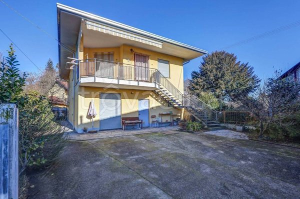 casa indipendente in vendita a Varallo Pombia