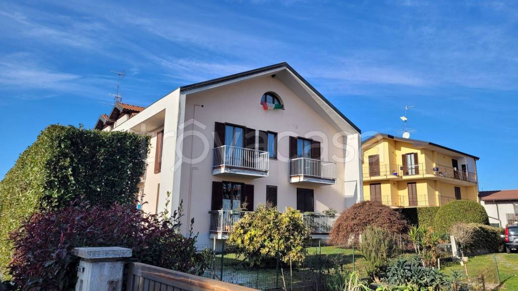 appartamento in vendita a Varallo Pombia