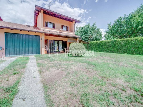 casa indipendente in vendita a Varallo Pombia