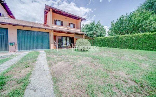 casa indipendente in vendita a Varallo Pombia
