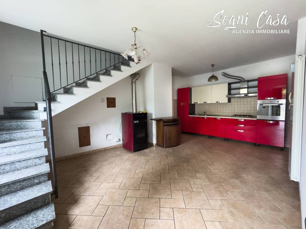 casa indipendente in vendita a Varallo Pombia