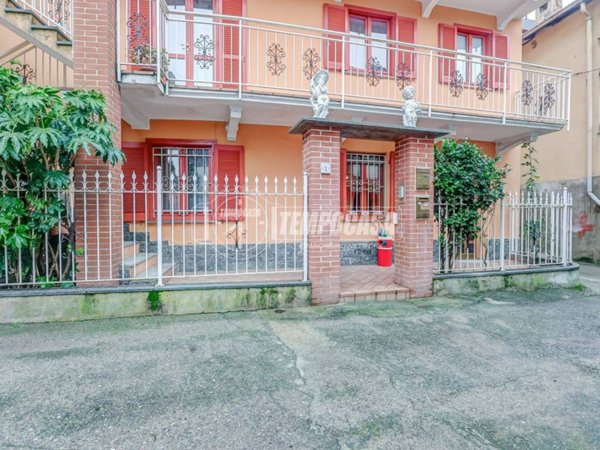 casa indipendente in vendita a Varallo Pombia