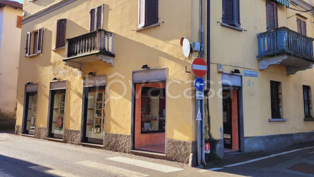 negozio in vendita a Varallo Pombia