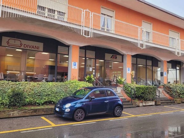 negozio in vendita a Varallo Pombia