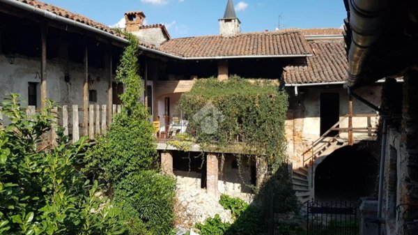 casale in vendita a Varallo Pombia