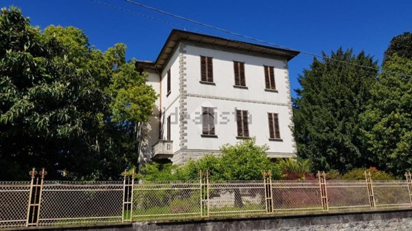 casa indipendente in vendita a Varallo Pombia