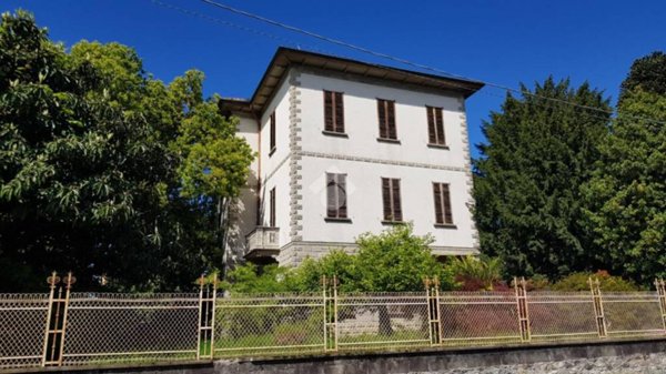 casa indipendente in vendita a Varallo Pombia