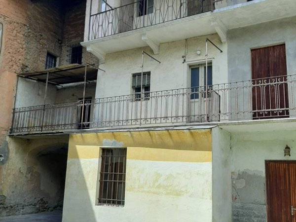 casa indipendente in vendita a Varallo Pombia