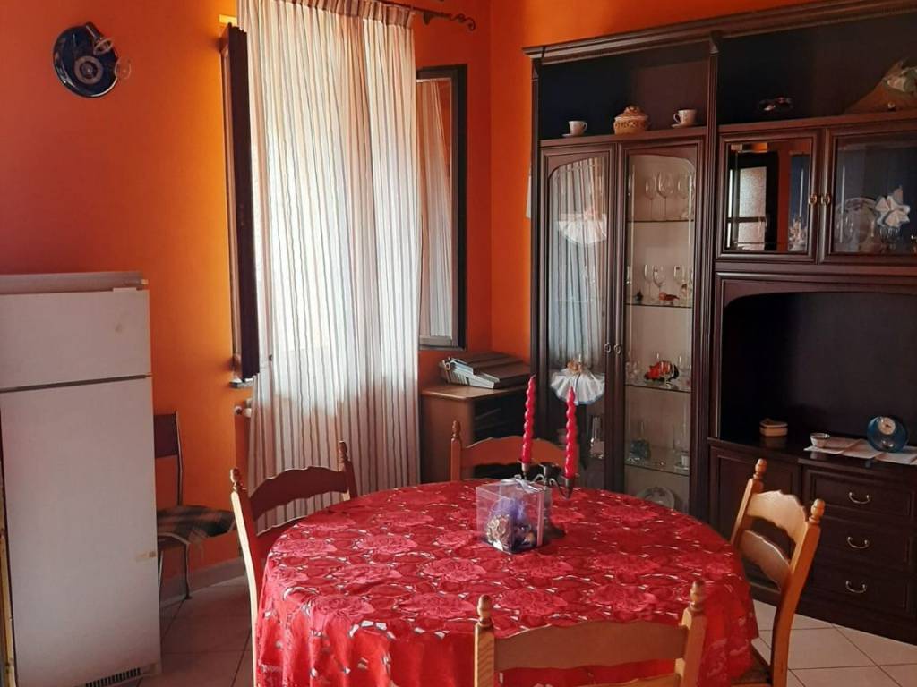 casa indipendente in vendita a Varallo Pombia