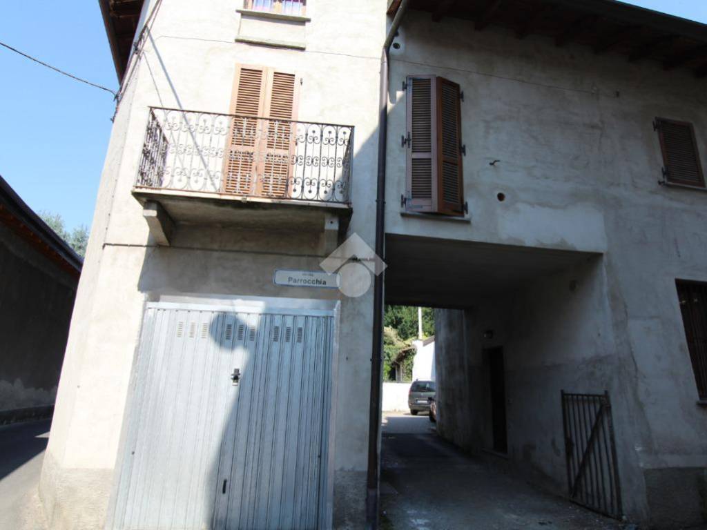 casa indipendente in vendita a Varallo Pombia
