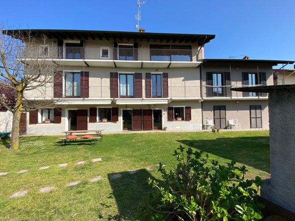 casa indipendente in vendita a Varallo Pombia