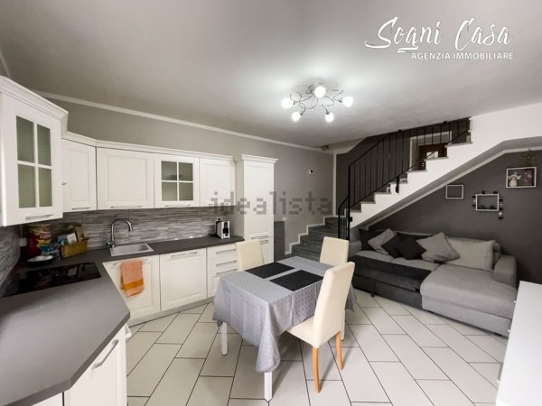 casa indipendente in vendita a Varallo Pombia