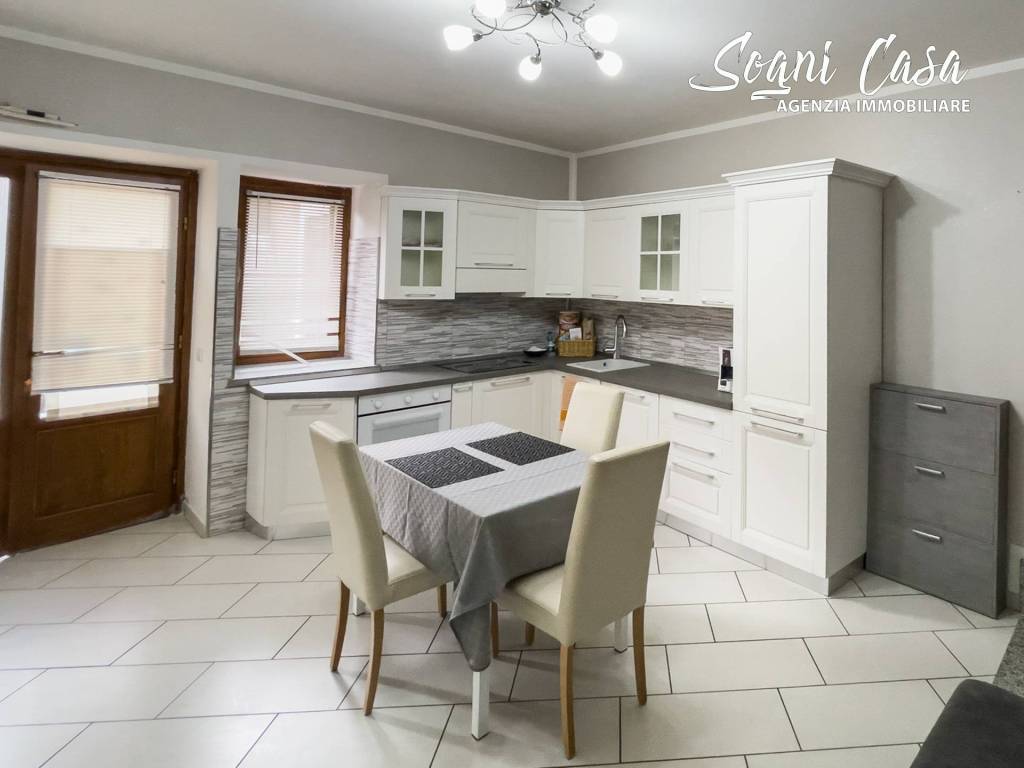 casa indipendente in vendita a Varallo Pombia