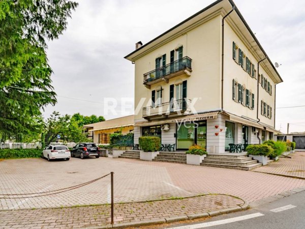 negozio in vendita a Varallo Pombia