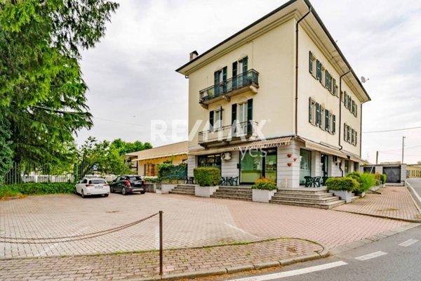 negozio in vendita a Varallo Pombia
