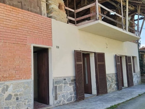 casa indipendente in vendita a Varallo Pombia