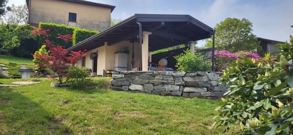 casa indipendente in vendita a Varallo Pombia