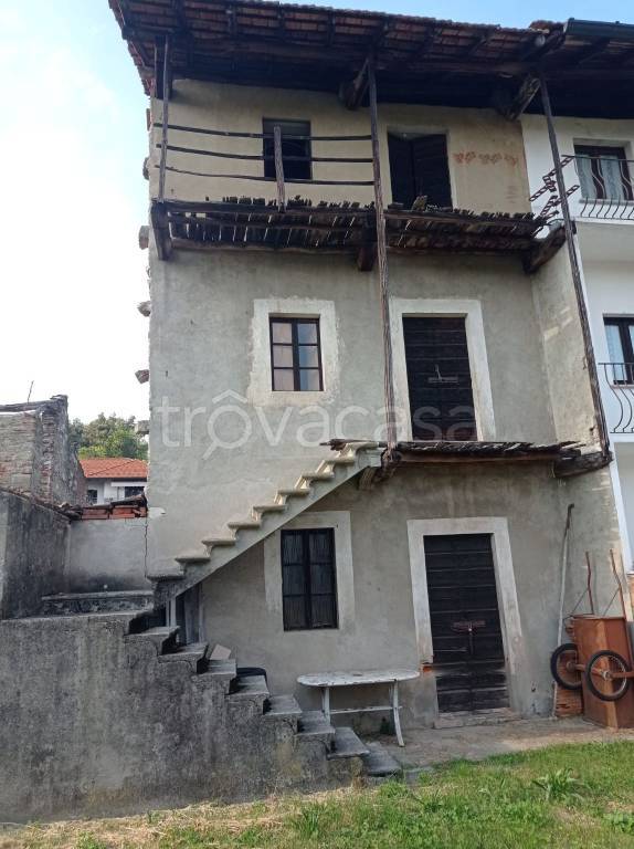 casa indipendente in vendita a Varallo Pombia