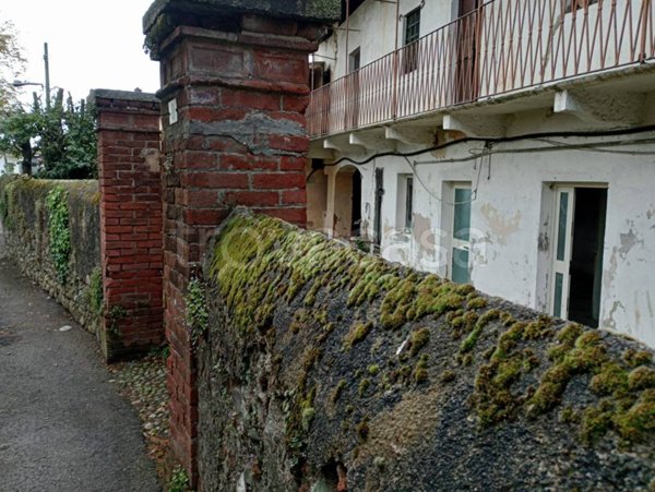 casa indipendente in vendita a Varallo Pombia