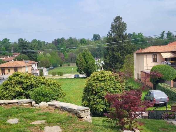 casa indipendente in vendita a Varallo Pombia