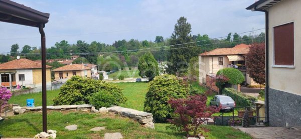 casa indipendente in vendita a Varallo Pombia