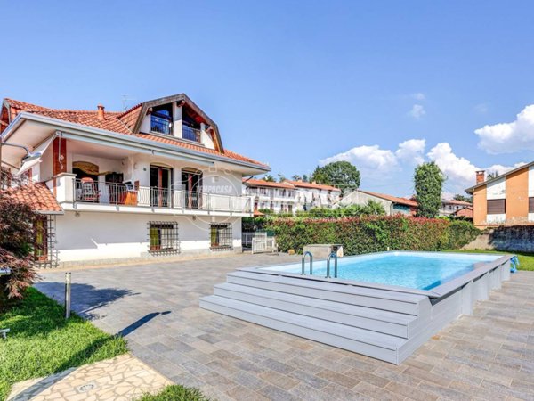 casa indipendente in vendita a Varallo Pombia