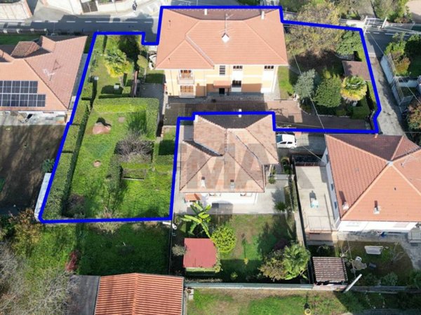 casa indipendente in vendita a Varallo Pombia