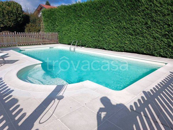 casa indipendente in vendita a Varallo Pombia