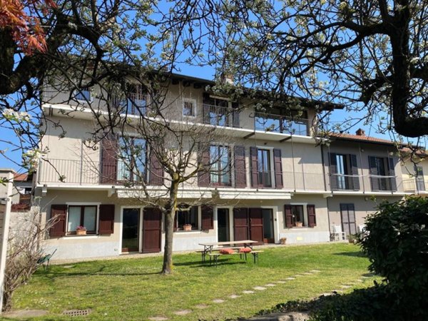 casa indipendente in vendita a Varallo Pombia