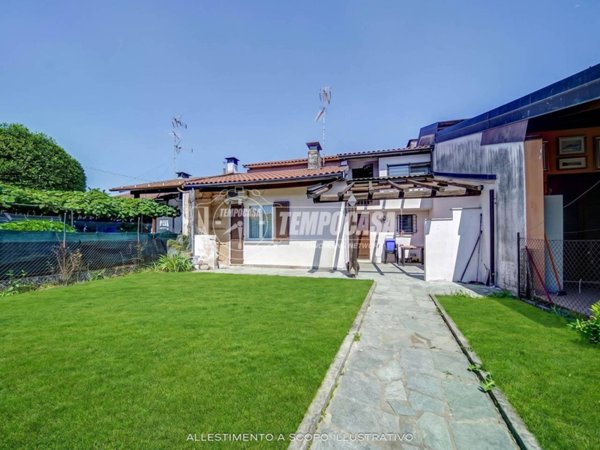 casa indipendente in vendita a Varallo Pombia